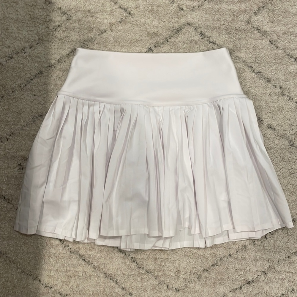White alo skort only worn once very good condition size small